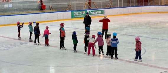 Mini-skøyteskolen i Romjula for barn fra 5 til 11 år! // Kr 100.-